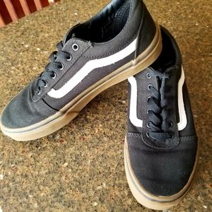 Van's boys size 4